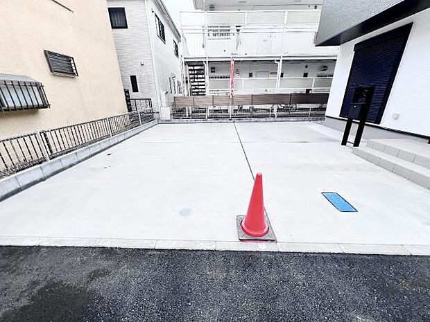 前面道路を含めた現地写真です。