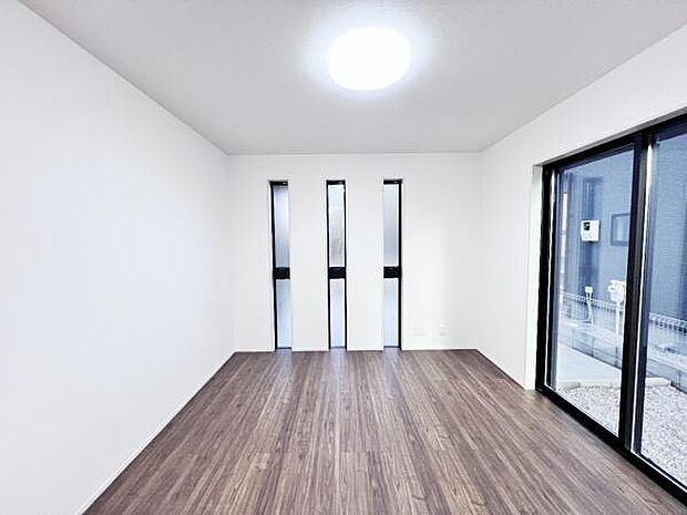 ご家族みんながゆったりくつろげる広々リビングです。