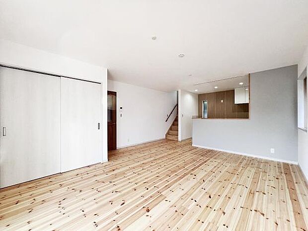 ご家族の温かい時間を演出するダイニングスペースです。