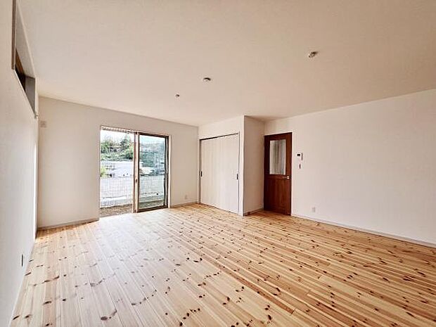 リビングダイニングになります。ご家族そろっての素敵な空間になりそうですね。