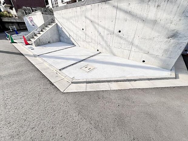 駐車場ももちろん完備しておりますのでお車所有の方にも心強いです。