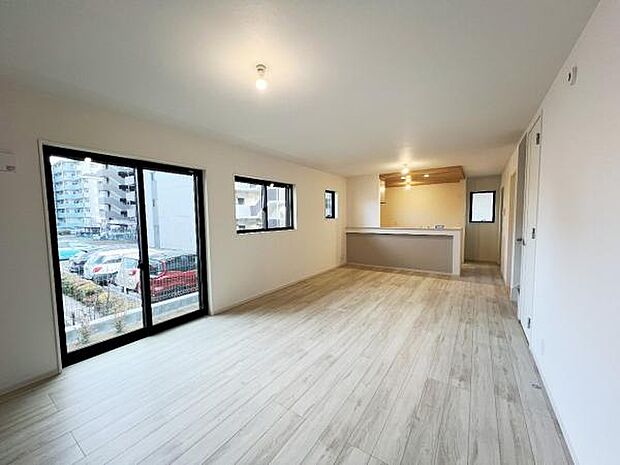 リビングダイニングになります。ご家族そろっての素敵な空間になりそうですね。