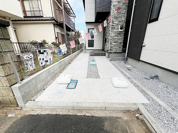 駐車場ももちろん完備しておりますのでお車所有の方にも心強いです。