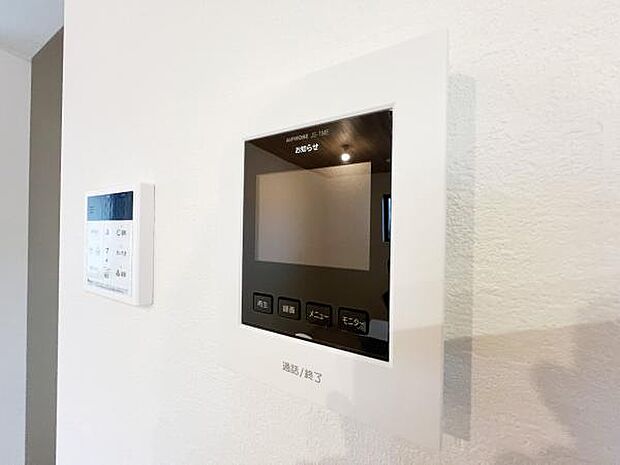 訪問者を確認できるTVモニター付きインターフォンです。