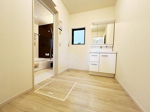 脱衣所は小さなお子様がいるご家庭にも重宝されます。