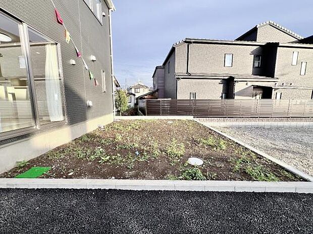 お庭スペースは、ガーデニングやお子様との外遊びなど多彩な用途でお楽しみいただけます。