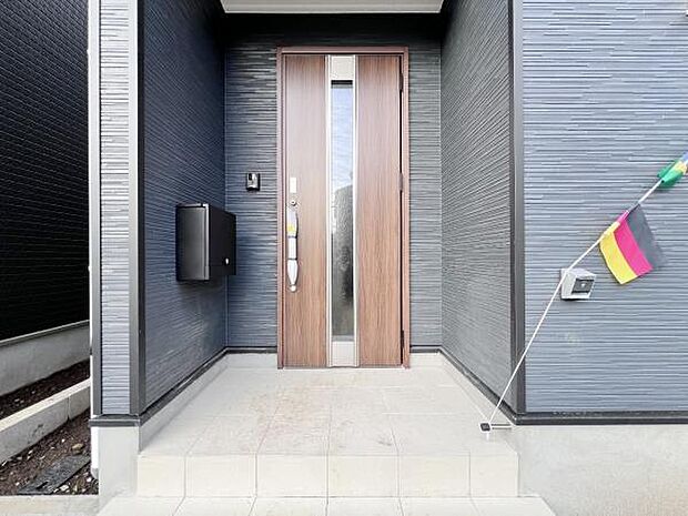 綺麗で明るい玄関でお客様をお迎えいただけます。