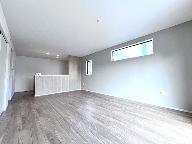 家族団らんの場所としてゆったりと居心地の良いリビングです。