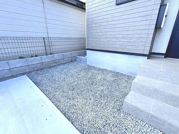 お庭スペースです。趣味やご家族団らんを楽しめそうですね。