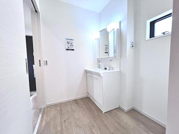 脱衣所は小さなお子様がいるご家庭にも重宝されます。