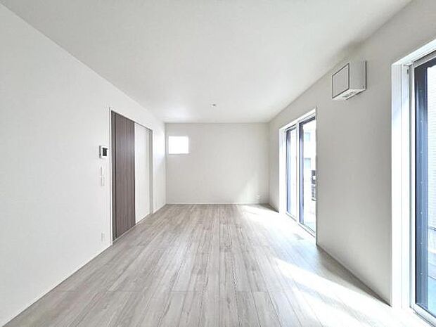 リビングダイニングになります。ご家族そろっての素敵な空間になりそうですね。