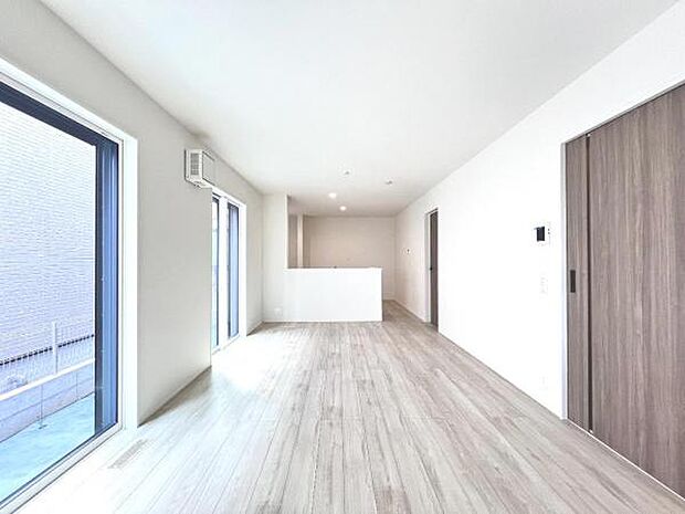 家族団らんの場所としてゆったりと居心地の良いリビングです。