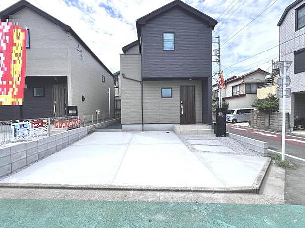 駐車場ももちろん完備しておりますのでお車所有の方にも心強いです。