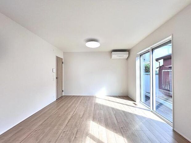 リビングダイニングになります。ご家族そろっての素敵な空間になりそうですね。