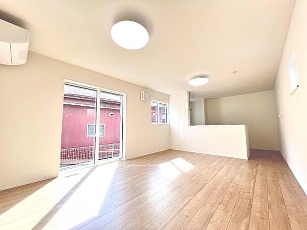 家族団らんの場所としてゆったりと居心地の良いリビングです。