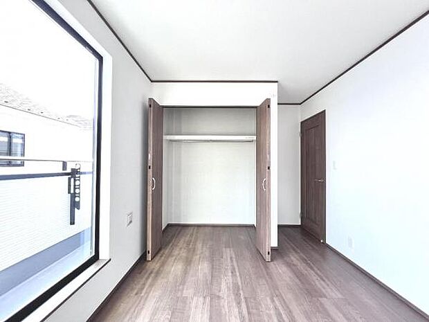 いつでもお部屋をスッキリお使い頂ける収納スペースを設置。