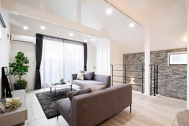 家族団らんの場所としてゆったりと居心地の良いリビングです。