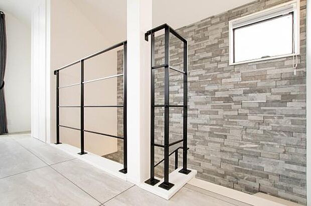 シースルー階段を採用しております。