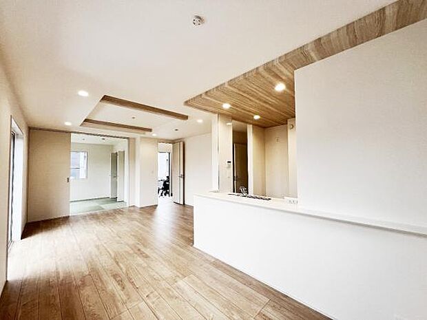 リビングダイニングになります。ご家族そろっての素敵な空間になりそうですね。