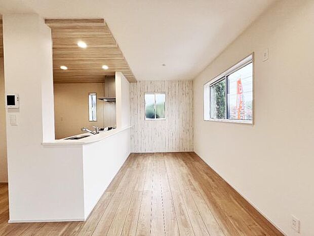 ご家族の温かい時間を演出するダイニングスペースです。