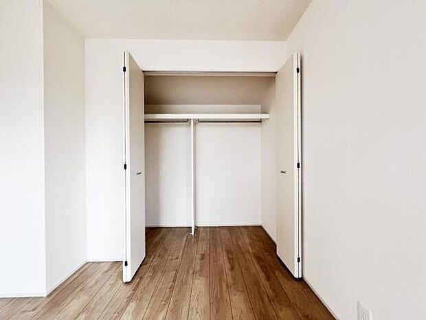 いつでもお部屋をスッキリお使い頂ける収納スペースを設置。