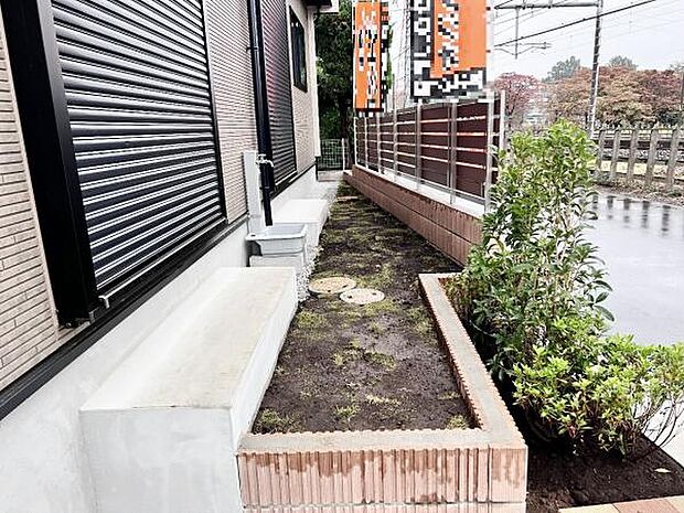 お庭スペースは、ガーデニングやお子様との外遊びなど多彩な用途でお楽しみいただけます。