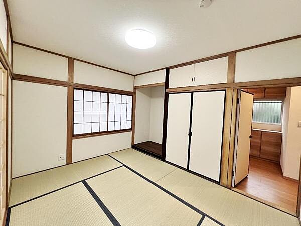 和室スペースです。畳のお部屋は寛げる空間ですね。