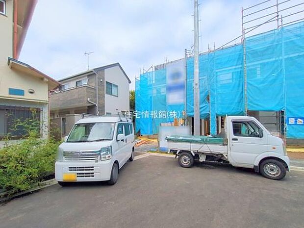 前面道路を含めた現地写真です。