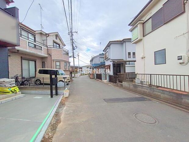 前面道路を含めた現地写真です。