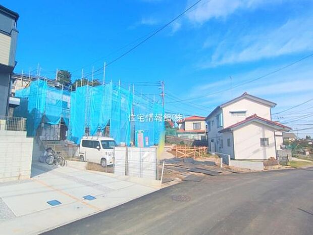 前面道路を含めた現地写真です。