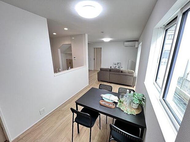 ご家族の温かい時間を演出するダイニングスペースです。