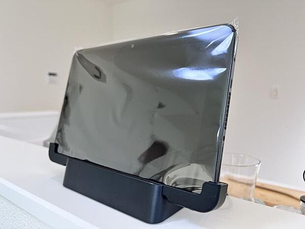 訪問者を確認できるTVモニター付きインターフォンです。