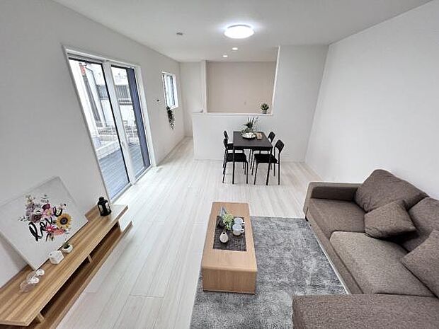 家族団らんの場所としてゆったりと居心地の良いリビングです。