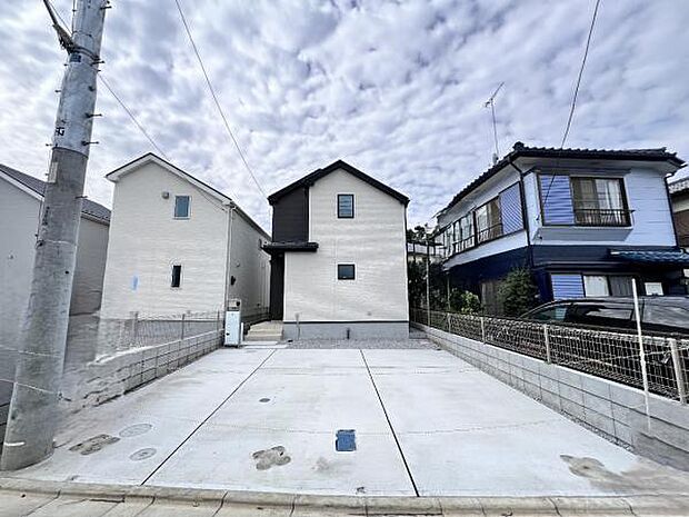 セカンドカーにも便利な駐車2台可能です。