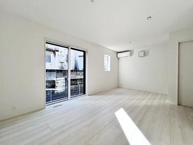 家族団らんの場所としてゆったりと居心地の良いリビングです。