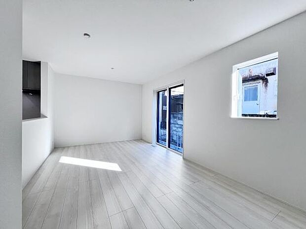 家族団らんの場所としてゆったりと居心地の良いリビングです。