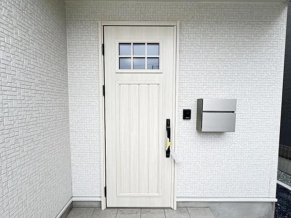 綺麗で明るい玄関でお客様をお迎えいただけます。