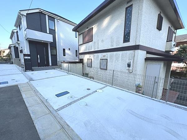 駐車場ももちろん完備しておりますのでお車所有の方にも心強いです。