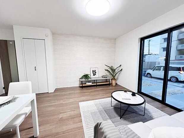 家族団らんの場所としてゆったりと居心地の良いリビングです。