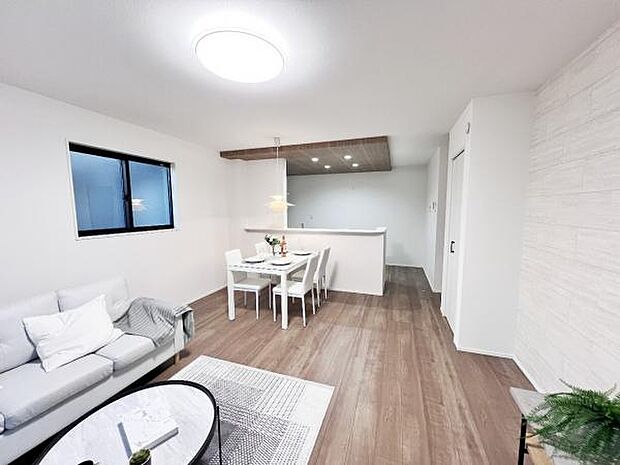 ご家族の温かい時間を演出するダイニングスペースです。