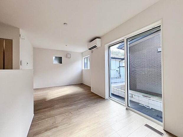 家族団らんの場所としてゆったりと居心地の良いリビングです。