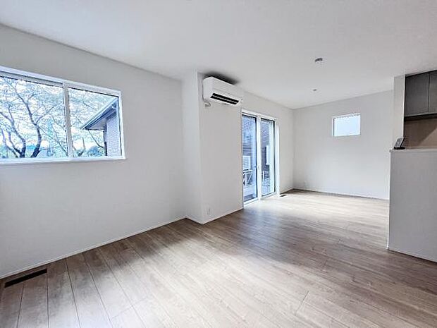 ご家族みんながゆったりくつろげる広々リビングです。