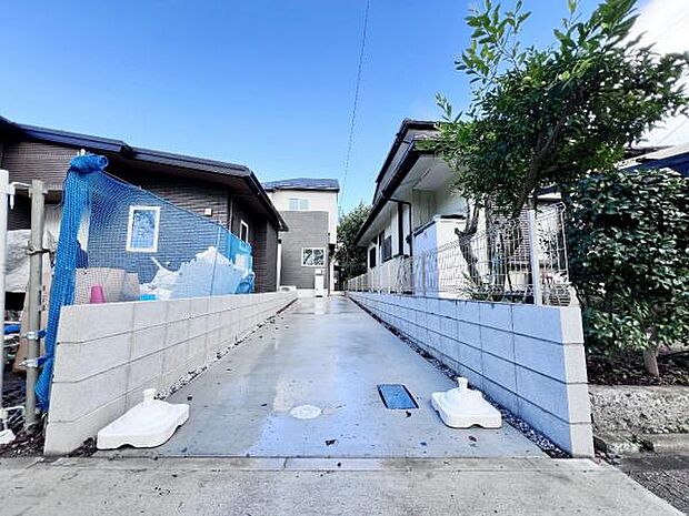 駐車場ももちろん完備しておりますのでお車所有の方にも心強いです。