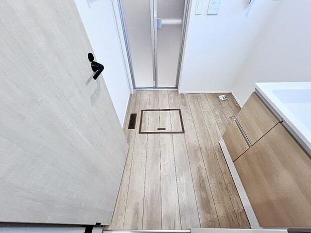 脱衣所は小さなお子様がいるご家庭にも重宝されます。