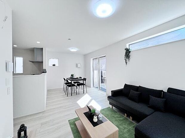 家族団らんの場所としてゆったりと居心地の良いリビングです。