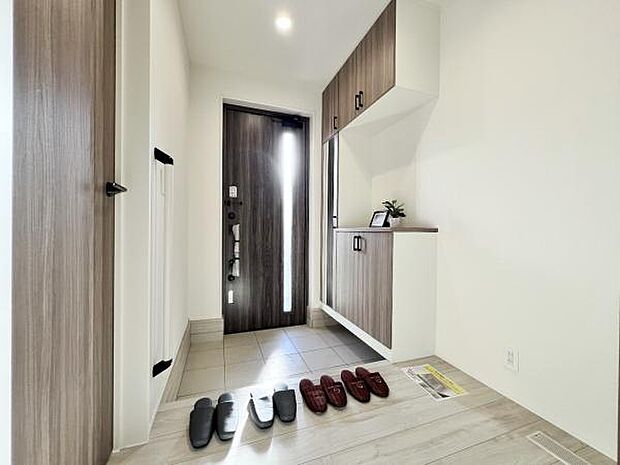 いつも気持ちよくご家族を迎えられる玄関です。