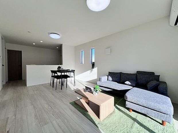 リビングダイニングになります。ご家族そろっての素敵な空間になりそうですね。