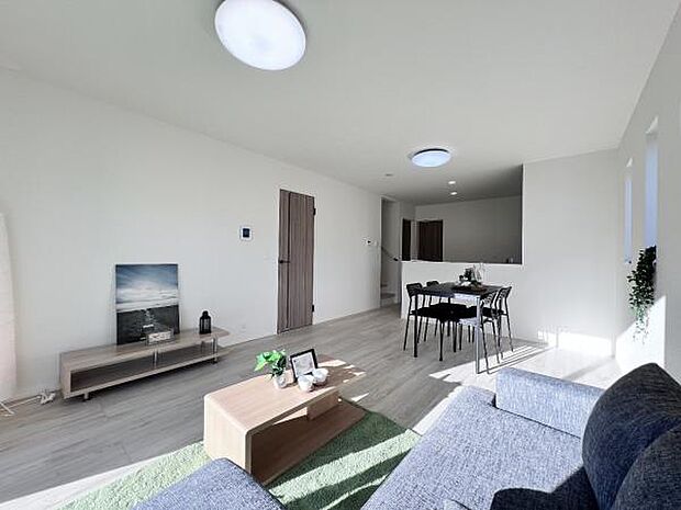 ご家族の温かい時間を演出するダイニングスペースです。