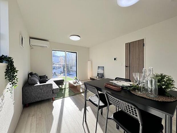 家族団らんの場所としてゆったりと居心地の良いリビングです。