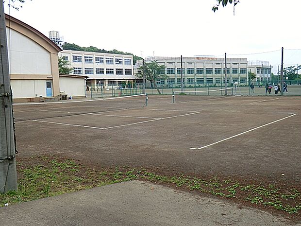 八王子市立川口中学校まで約750m（徒歩10分）